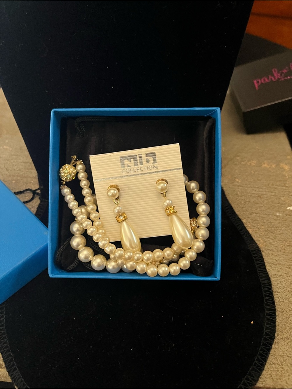 Faux Pearl Necklace and Drop Earrings Set in Cream